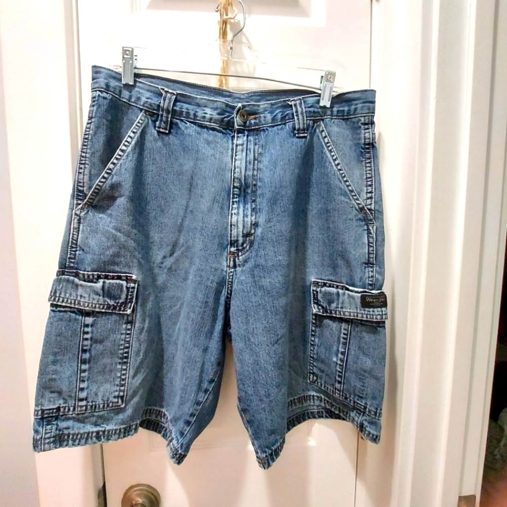 Junction west mens Denim shorts 6 pockets size 32 inch